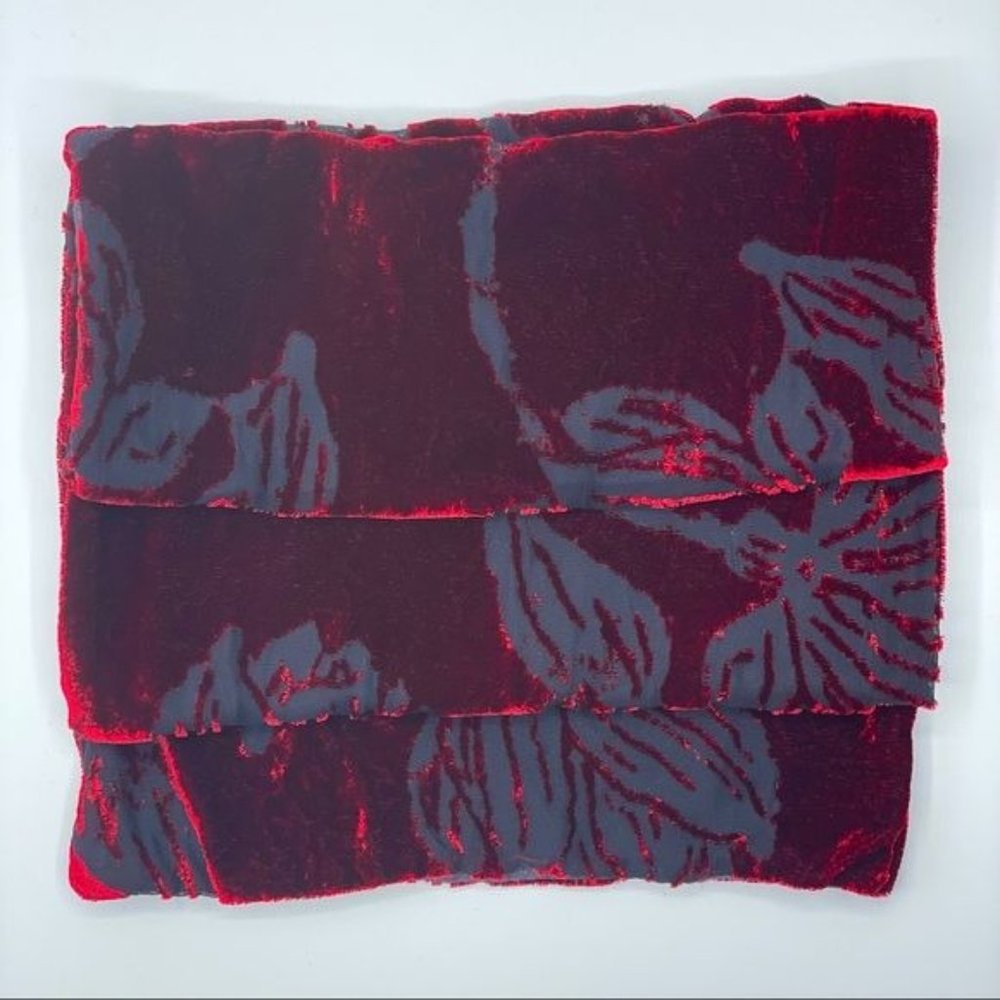 NEW Saldarini Luxurious Burnout Velvet & Silk Scarf  NWOT - Picture 2 of 12